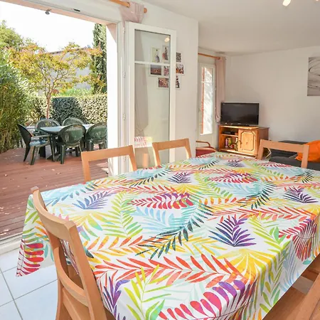 Casa vacanze 3 Bedroom Awesome In Aigues-Mortes