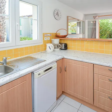 Casa de Férias 3 Bedroom Awesome In Aigues-Mortes